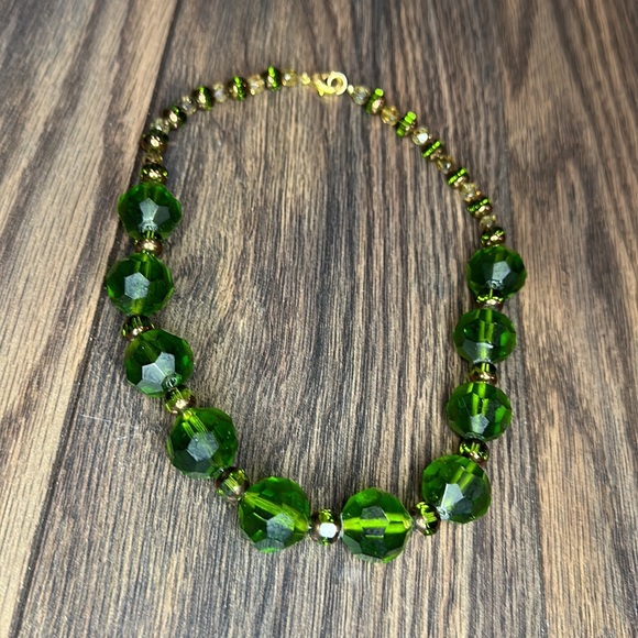 Green Beaded Necklace - Picture 2 of 4